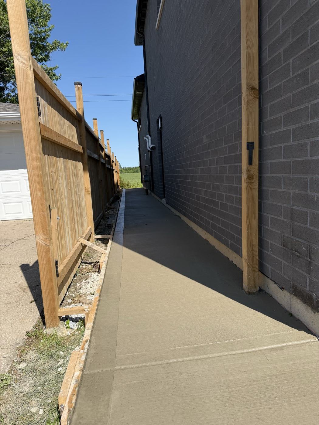Side yard walkway